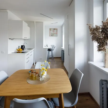 Brivibas Yard With Parking In Center Апартаменты *