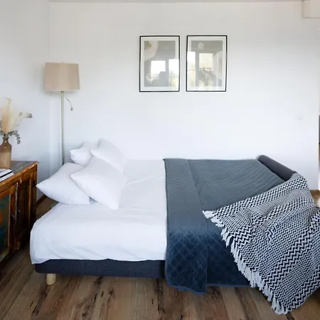 Apartment Brivibas Yard With Parking In Center Riga