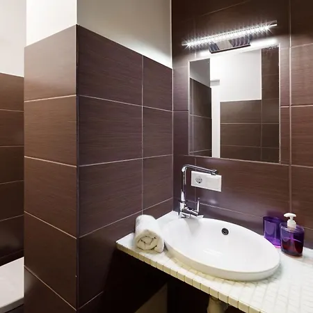 Apartment Brivibas Yard With Parking In Center *