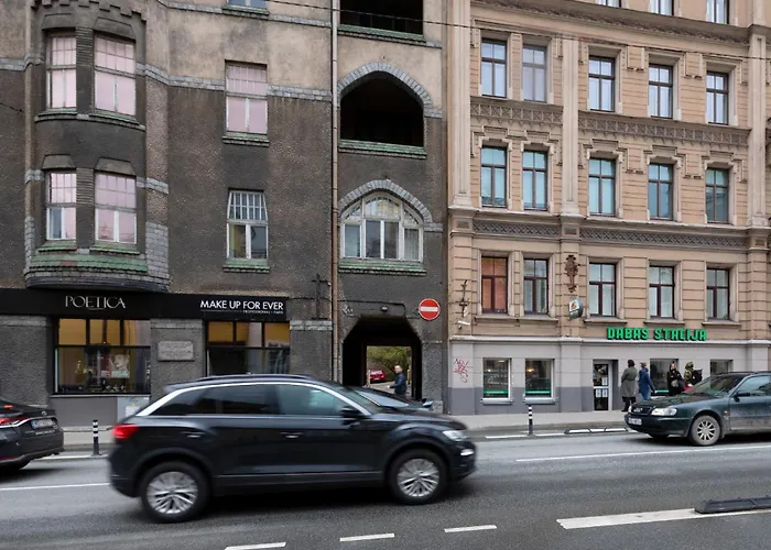 Brivibas Yard With Parking In Center Рига