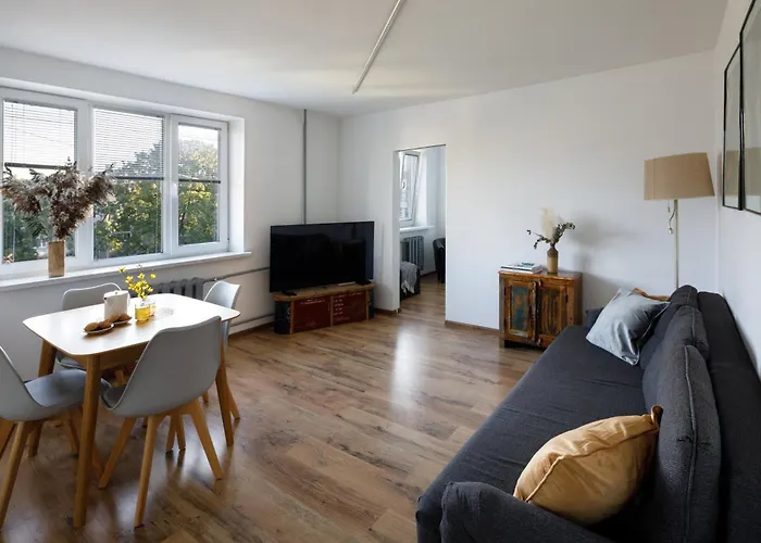 Brivibas Yard With Parking In Center *